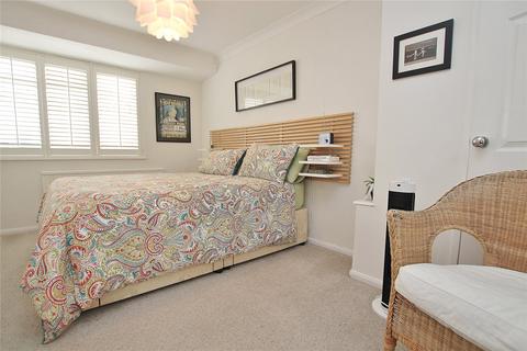 52 Connaught Crescent, Brookwood, Woking, GU24 0AW