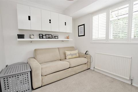 52 Connaught Crescent, Brookwood, Woking, GU24 0AW