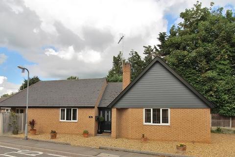 2 bedroom bungalow for sale, Oak Road, Rivenhall, CM8