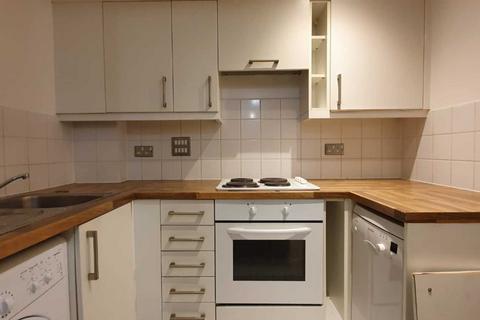 2 bedroom apartment to rent, Feltham TW14