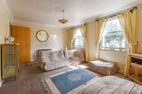 1 bedroom apartment for sale, Birchett Road, Hampshire GU11