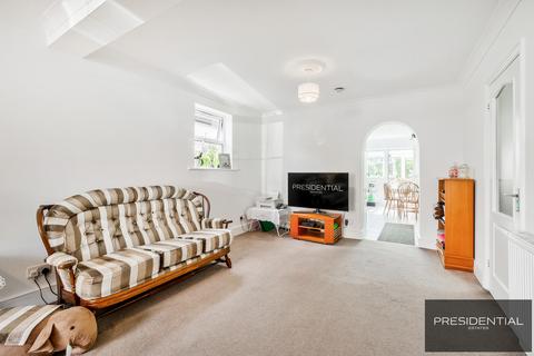 2 bedroom detached bungalow for sale, Loughton IG10