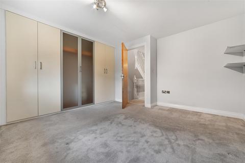 8 Cranbourne Towers, Ascot, SL5 8JE