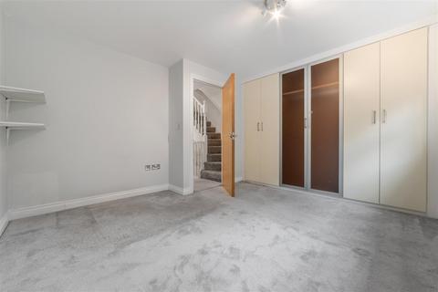 8 Cranbourne Towers, Ascot, SL5 8JE