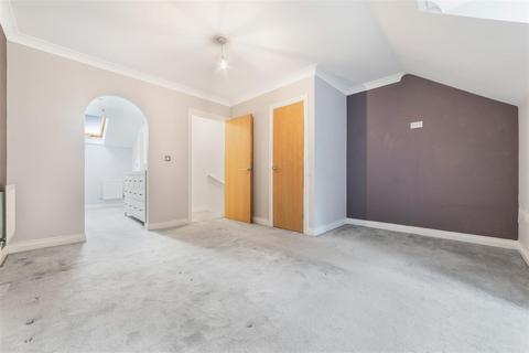 8 Cranbourne Towers, Ascot, SL5 8JE