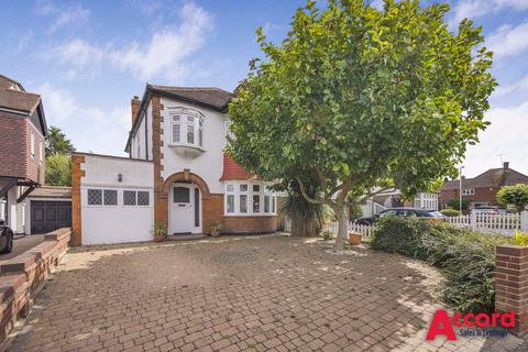 3 bedroom semi-detached house for sale, Corbets Tey Road, Upminster, RM14