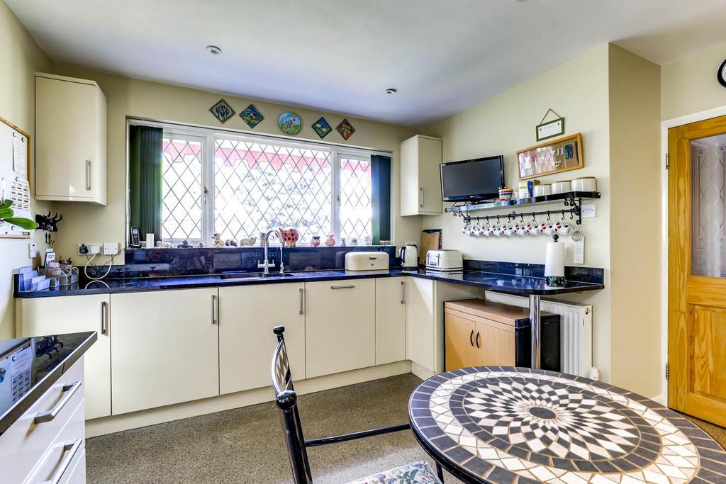 Fitted Kitchen/Breakfast Room