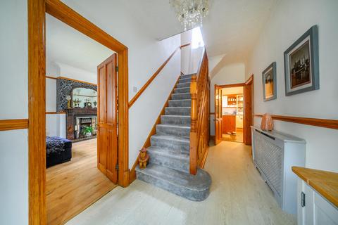 Glen Royd Bradford Road, East Ardsley, Wakefield, WF3 2DF