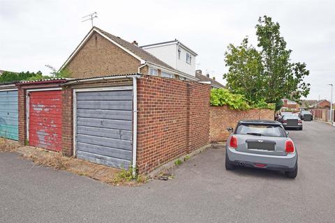 3 bedroom end of terrace house for sale, Farnham Close, Rainham, Gillingham