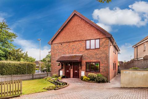 2 bedroom maisonette to rent, Lowdells Lane, East Grinstead, RH19