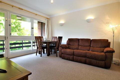 2 bedroom apartment to rent, Blyth Road, Bromley, BR1