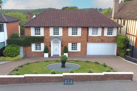 4 bedroom detached house for sale, Spareleaze Hill, Loughton IG10