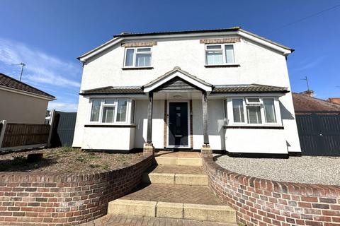 4 bedroom detached house for sale, Beccles Road, Gorleston, NR31