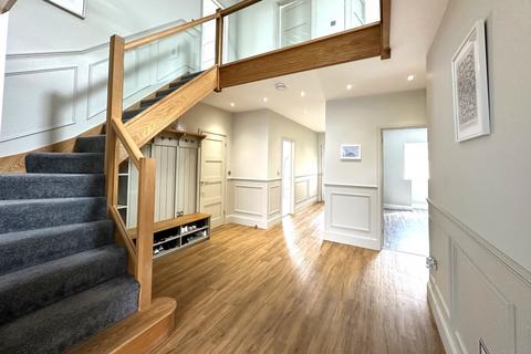 4 bedroom detached house for sale, Beccles Road, Gorleston, NR31
