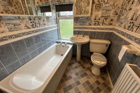 90 Under Lane, Grotton, Oldham, OL4 5RN