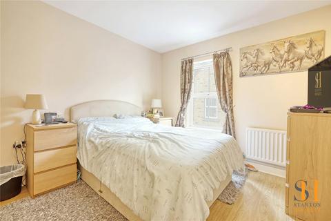 2 bedroom apartment for sale, Kew Close, Romford, RM1