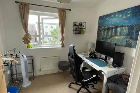 3 bedroom property to rent, Kempster Gardens, Salford