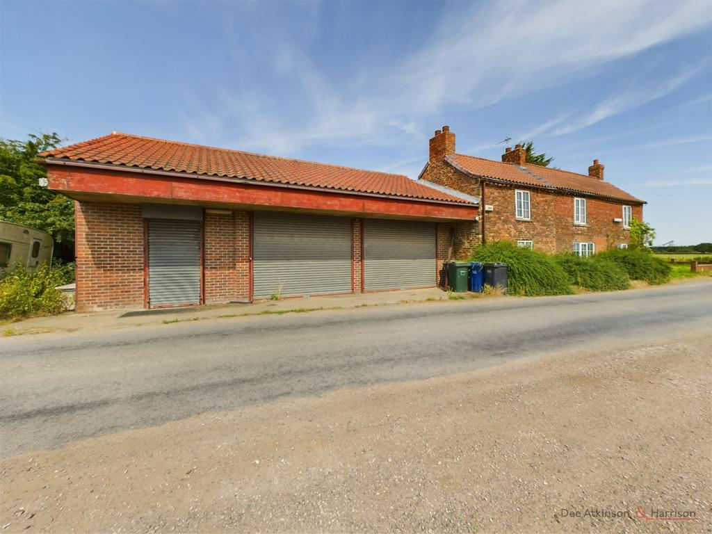 3 Bedroom Detached House - For Sale by Auction