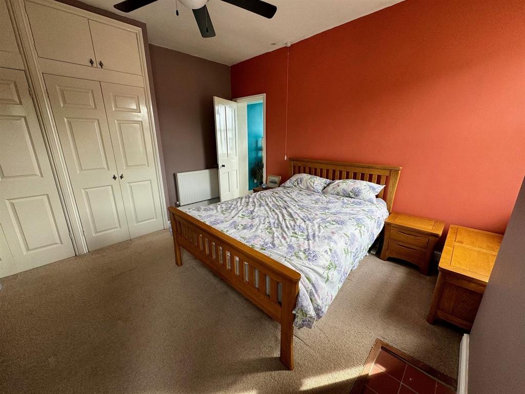 Double Bedroom.jpg