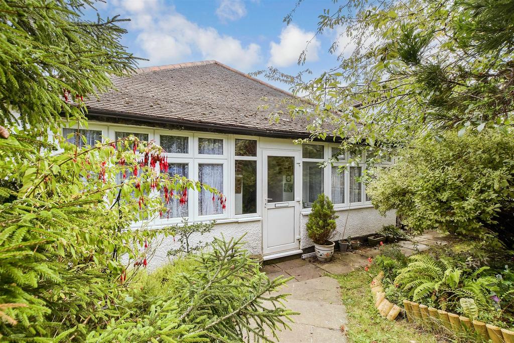 Mosslea Road, Whyteleafe, Surrey 3 bed detached bungalow for sale £