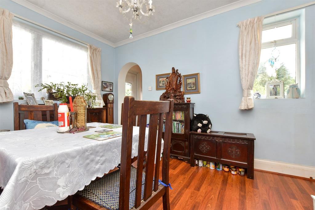 Mosslea Road, Whyteleafe, Surrey 3 bed detached bungalow for sale £