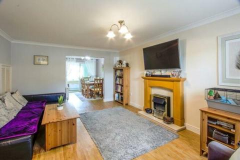 3 bedroom terraced house to rent, Larkspur Crescent, Yeovil