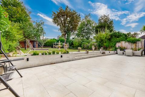 28 The Downsway, Sutton, SM2 5RN