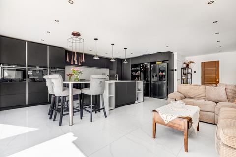 28 The Downsway, Sutton, SM2 5RN