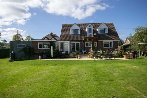 4 bedroom detached bungalow for sale, Severn Lane, SY21 7BB