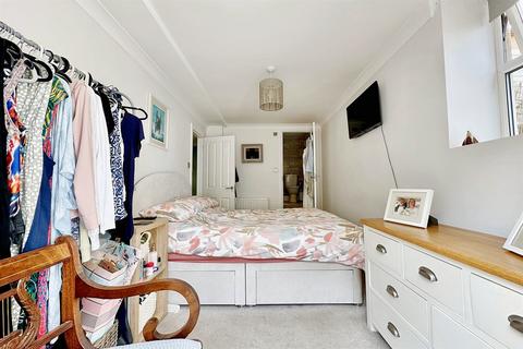 2 bedroom flat for sale, Alum Chine