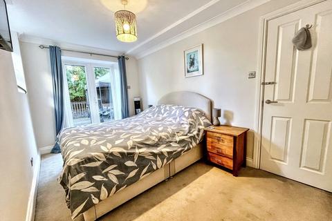 2 bedroom flat for sale, Alum Chine