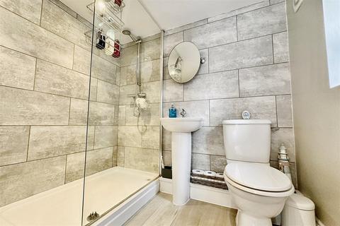 2 bedroom flat for sale, Alum Chine