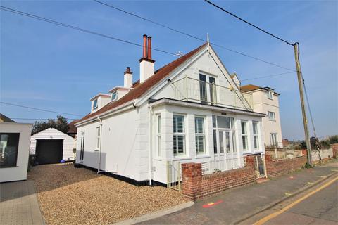 4 bedroom detached house for sale, Green Lane, Walton On The Naze