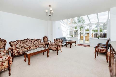 4 bedroom terraced house for sale, Langtree Avenue, Slough