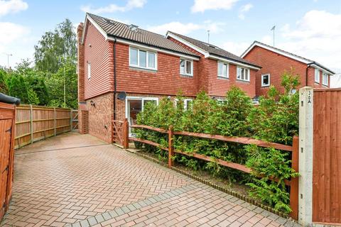 30a Bircholt Road, Liphook, GU30 7PQ