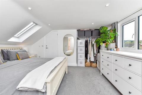 30a Bircholt Road, Liphook, GU30 7PQ