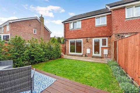 30a Bircholt Road, Liphook, GU30 7PQ