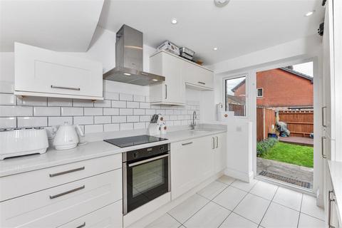 30a Bircholt Road, Liphook, GU30 7PQ