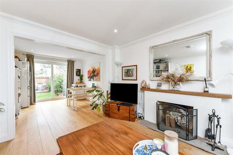 30a Bircholt Road, Liphook, GU30 7PQ