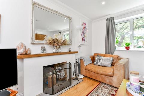 30a Bircholt Road, Liphook, GU30 7PQ