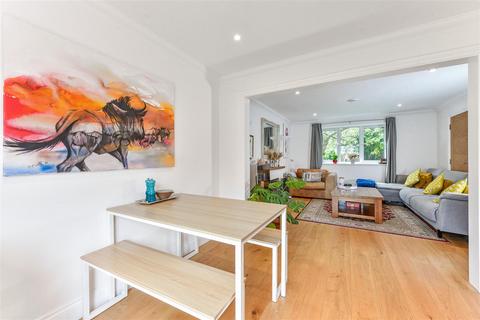 30a Bircholt Road, Liphook, GU30 7PQ