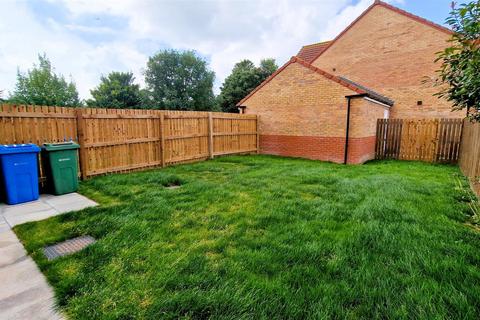 2 bedroom house to rent, Sir Leo Schultz Road, Hull