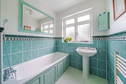 27 Lower Road, Fetcham, Leatherhead, KT22 9EL