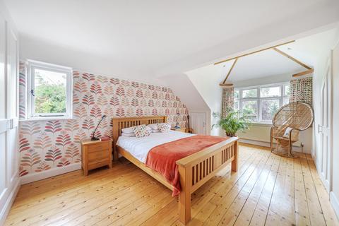 27 Lower Road, Fetcham, Leatherhead, KT22 9EL