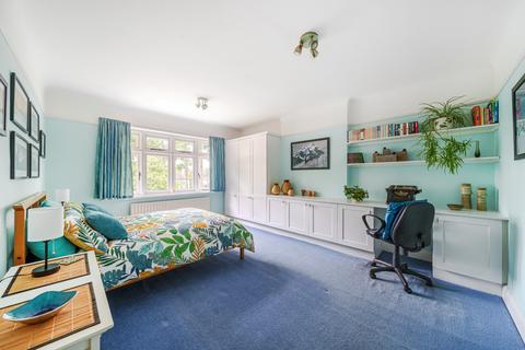 27 Lower Road, Fetcham, Leatherhead, KT22 9EL