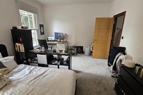 4 bedroom end of terrace house to rent, Northcote Road, London E17