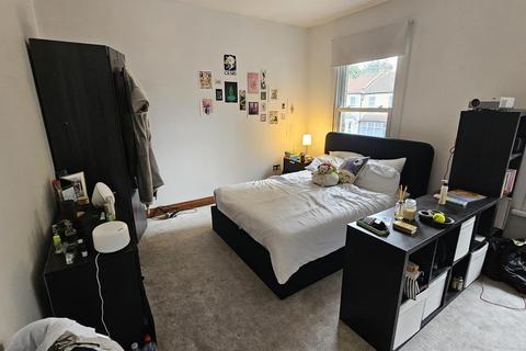 4 bedroom end of terrace house to rent, Northcote Road, London E17