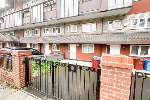 3 bedroom terraced house to rent, LOCKTON CLOSE, Manchester M1