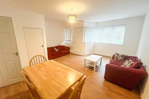 3 bedroom terraced house to rent, LOCKTON CLOSE, Manchester M1