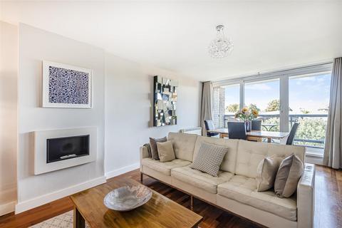 2 bedroom flat for sale, Robins Court, Petersham Road